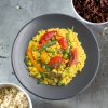 Paella vegana con zafferano e verdure