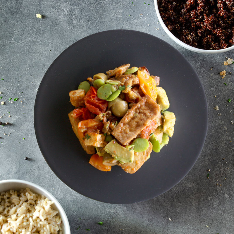 Piatto equilibrato - Bocconcini di tofu con verdure, caviale vegetale, avocado, mandorle e avena