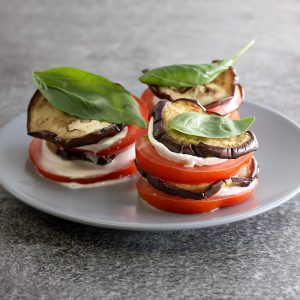Melanzane pomodoro e mozzarella tradizionale o veg
