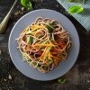Spaghetti di soba con verdure a julienne