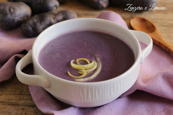 Vellutata di patate viola con fiocchi d'avena