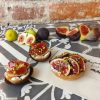 Crostatine con crema pasticcera, fichi e granella di pistacchio - anche veg